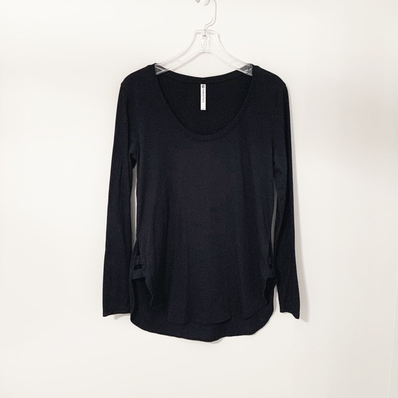 Fabletics Tops - Fabletics long sleeved black T-shirt